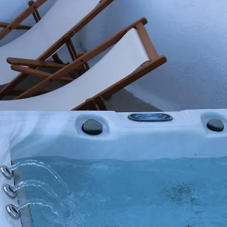 Mary Castelia 2 With Jacuzzi *